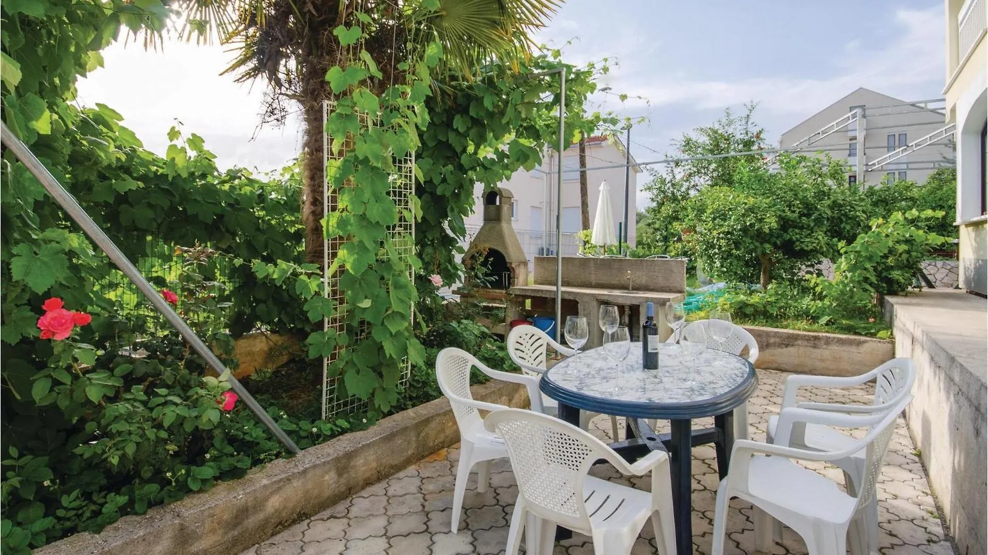 Gorgeous Apartment In Okrug Gornji With Kitchen Trogir