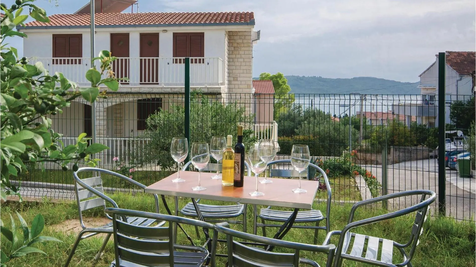 Gorgeous Apartment In Okrug Gornji With Kitchen Trogir