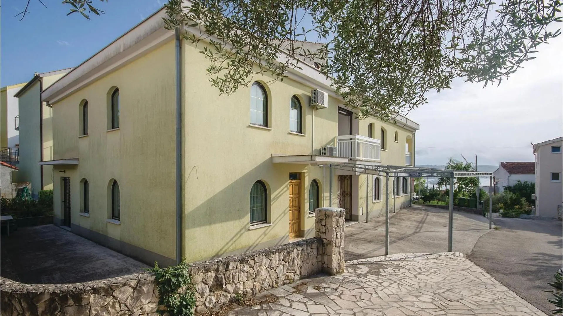 Gorgeous Apartment In Okrug Gornji With Kitchen Trogir
