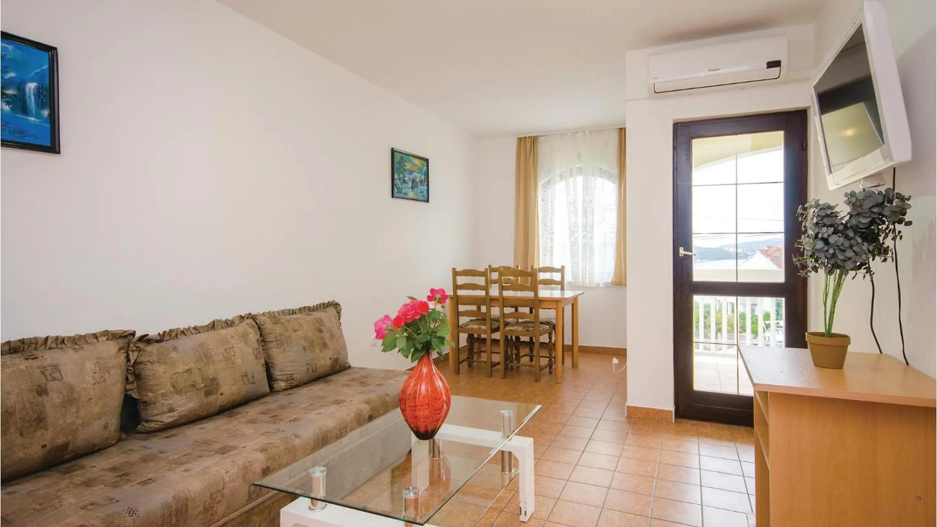 Gorgeous Apartment In Okrug Gornji With Kitchen Trogir