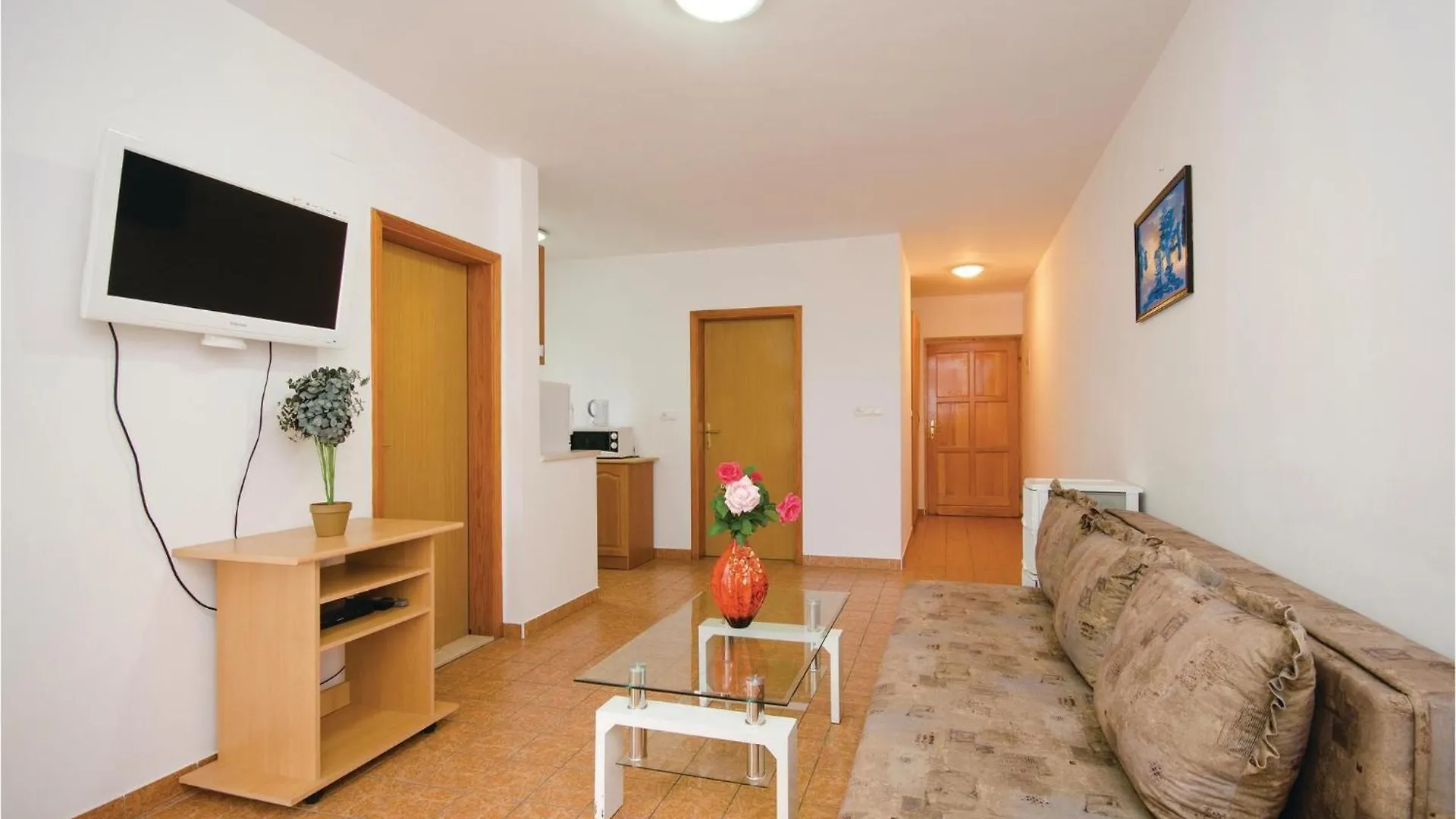 Gorgeous Apartment In Okrug Gornji With Kitchen Trogir